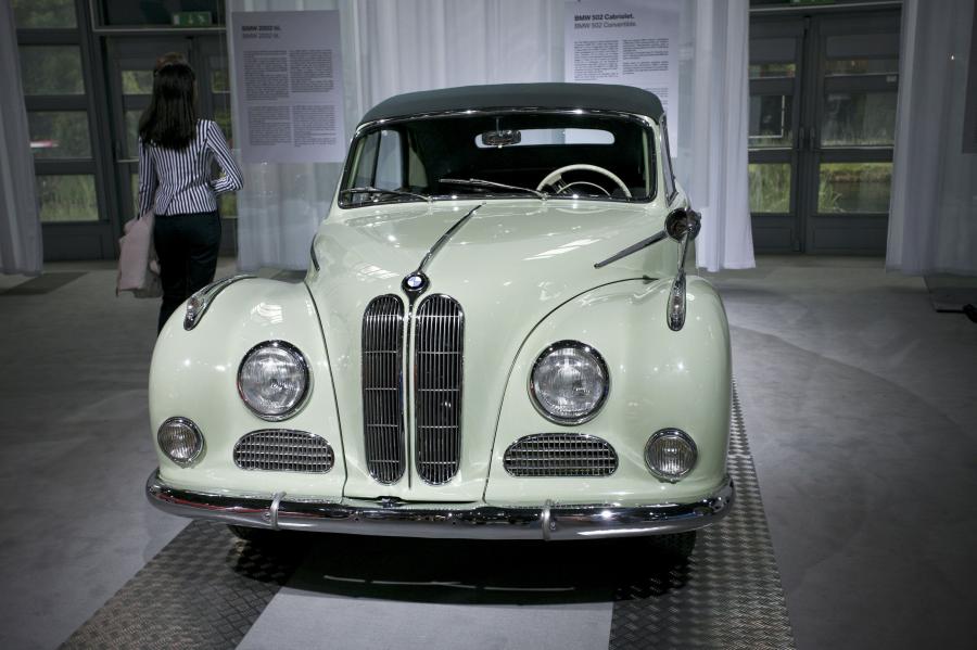  BMW 502 1954 года  (фото 2 из 6)